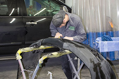 Local <b>Tacoma Audi body shop</b> in WA near 98404